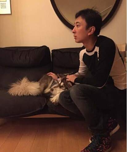 王思聰為愛(ài)犬配兩只Apple Watch