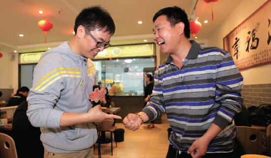 玩石頭剪刀布，于洋“秒殺”小飛