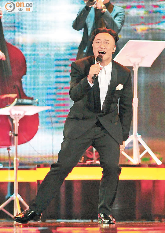 陳奕迅不負(fù)眾望，終于榮登金曲歌王寶座。