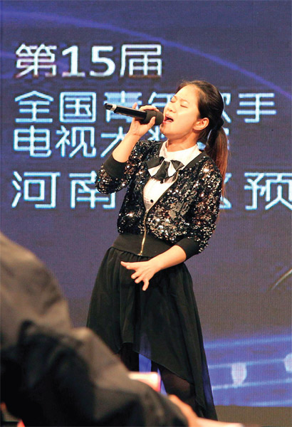 選手們演唱很賣力，要把最好的一面展現(xiàn)給評(píng)委