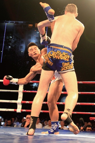 河南電視臺(tái)《武林風(fēng)》欄目走進(jìn)新疆，把比賽現(xiàn)場(chǎng)搬到了新疆建設(shè)兵團(tuán)農(nóng)十三師紅星廣場(chǎng)