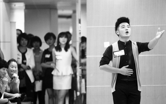 面試處，選手進(jìn)行才藝展示