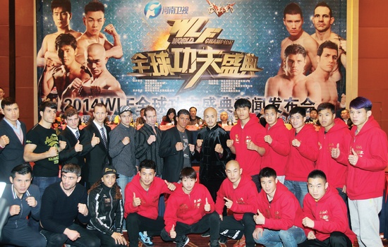 新聞發(fā)布會上，中外選手齊聚一堂。