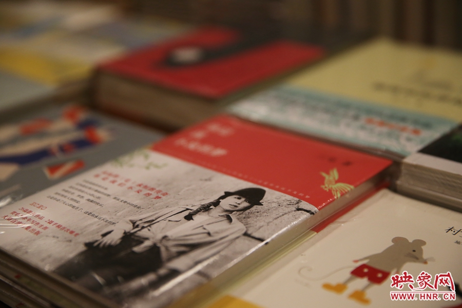 書店內(nèi)的書。