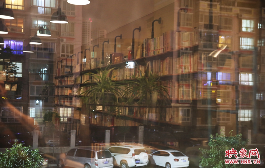 在城市的夜里，今后將有一扇屬于書的亮著的窗。