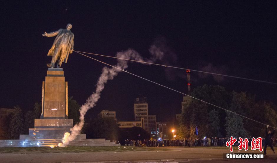 烏克蘭國內(nèi)最大列寧紀(jì)念碑遭拆毀