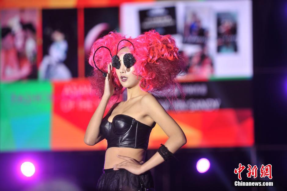 亞洲時(shí)尚界“奧斯卡”頒獎(jiǎng)盛典 靚模T臺展獲獎(jiǎng)作品