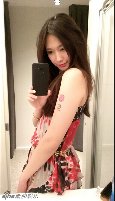 有顏有胸！日本變性美女性感迷人走紅網(wǎng)絡(luò)