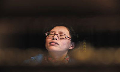 人們將醫(yī)療制度的憤懣情緒，寄托在這個(gè)走廊醫(yī)生身上，共同沉浸在受迫害的幻覺(jué)之中